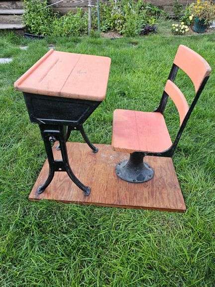 School desk 18"W x 28"L x 26"H image