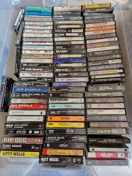 Cassette tapes & travel cases image