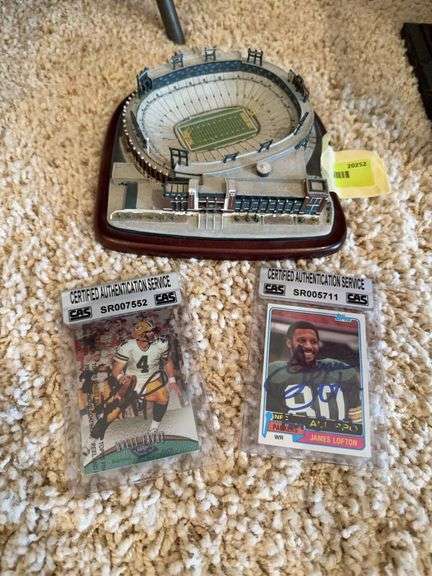 Lambeau Field 3D mini stadium, and 2 GB Packer trading cards, Brett Favre, James Lofton image
