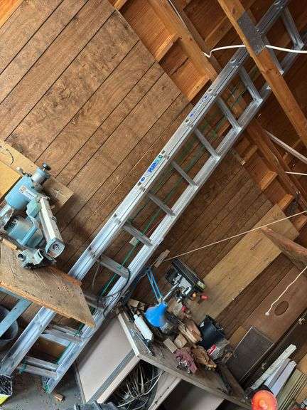 Werner 24 foot aluminum extension ladder 225 lbs image