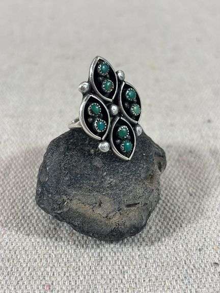 Unmarked vintage snake eye Zuni ring with turquoise size 5 1/4, 6 g total weight image