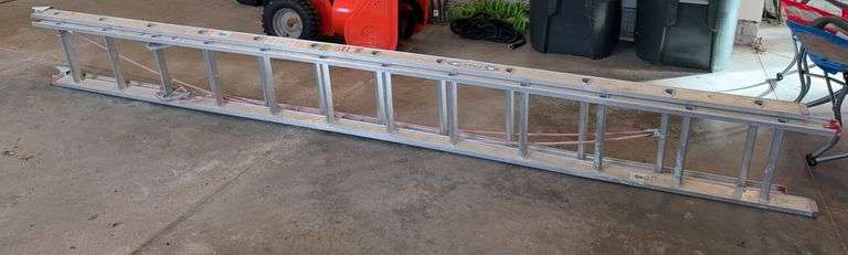24' aluminum extension ladder image