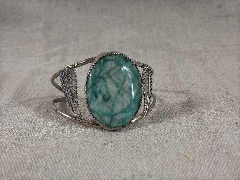 LW marked cuff with large stone 28 g total weight image