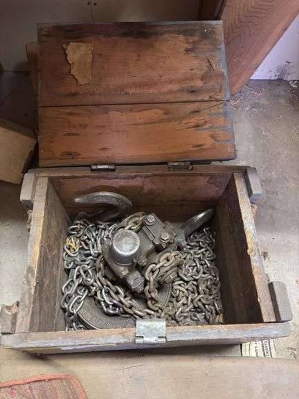 Massive block and tackle in wood case image