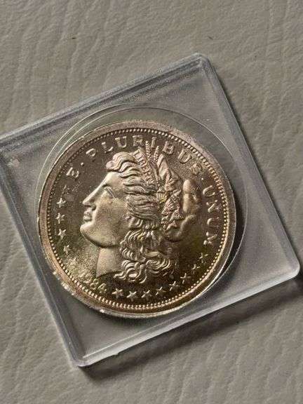 One Troy ounce silver round dated 1984, marked Silver Trade  Unit image