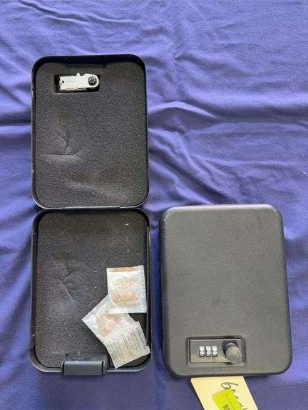 Two 6x8 locking pistol cases and small munitions can image