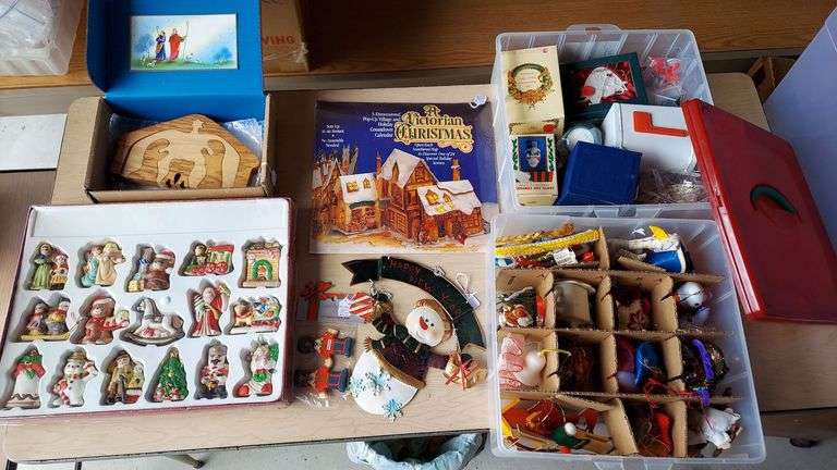 Assorted Christmas items image
