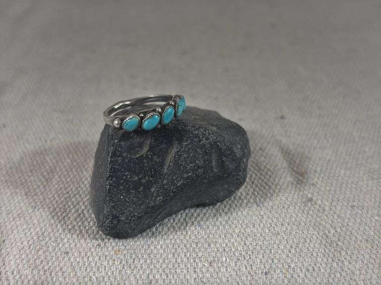 Unmarked vintage Zuni five stone turquoise ring band size 7 1/4, 2.3 g total weight image
