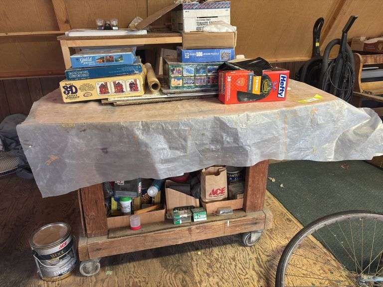 Rolling workbench and contents image