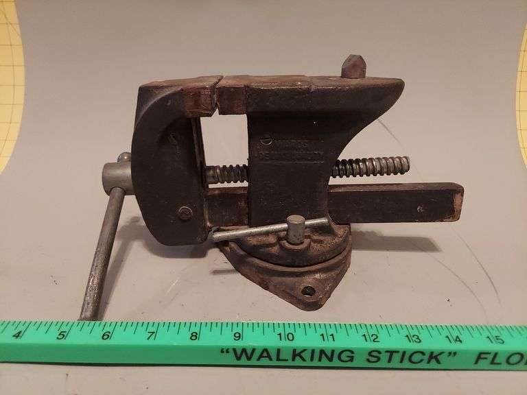 Wards Deluxe Quality Bench Vise image