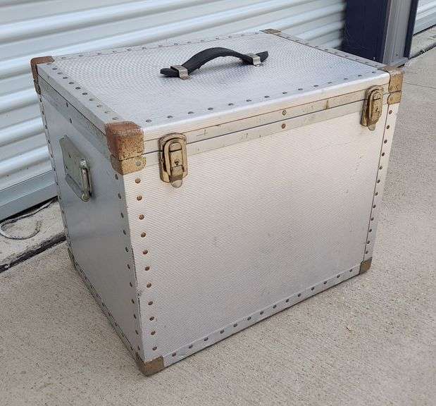 Aluminum Trunk, large box, wood-construction, All handles & latches strong and functional, 19"H x 17"D x 23"W image