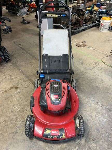 Toro mower with Briggs&Stratton 190cc engine 22-in cut, Personal Pace self propelled with bag. image