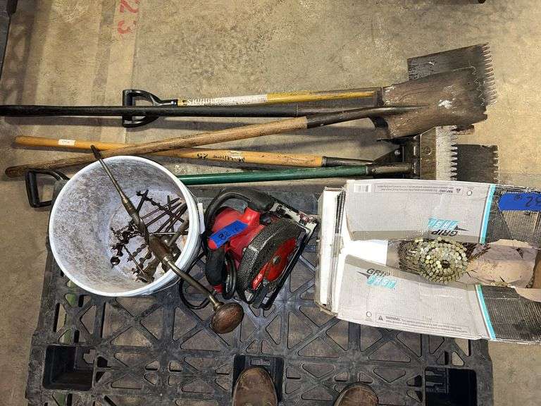 Roofing lot consisting of five shingle shovels, 7 -1/4 in Skill saw, two partial boxes of wire collated roofing nails 1- 1/4 in by .120 in electrogalvanized. image