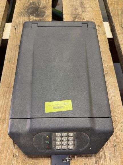 Combo/key gun safe 10x15 image