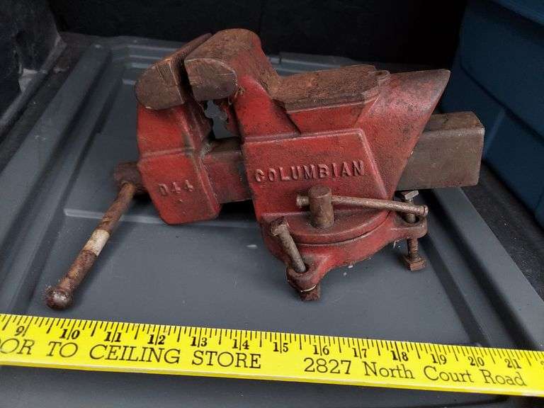 Columbian brand bench Vise D44 image