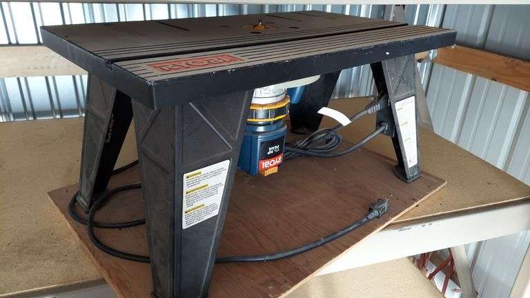 Router  table with Ryobi Router image