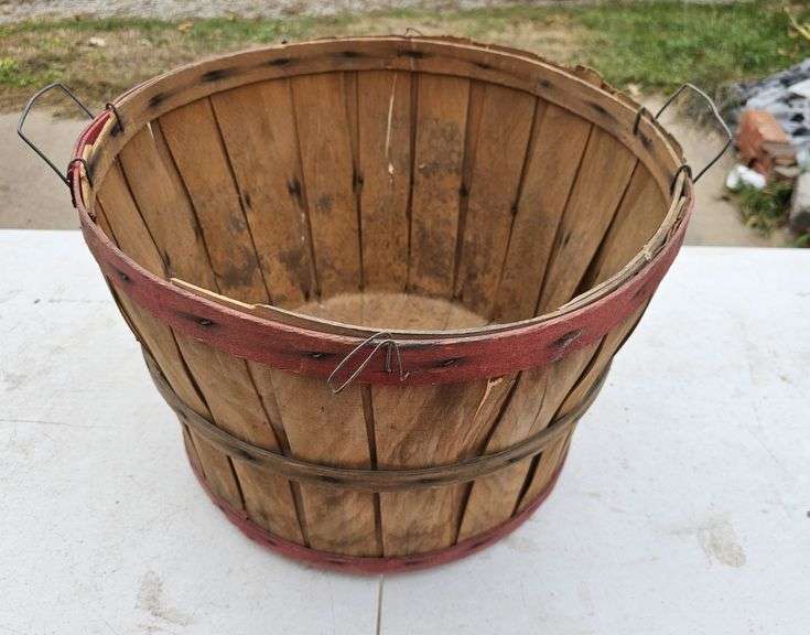 8 Bushel Baskets. 2 measure 18"dia,12"H; 4 measure 14"dia,10"H; 1 measures 12"dia,11"H; 1 measures 11"dia,7.5"H image
