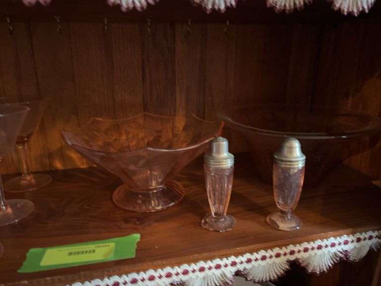 Multiple pieces pink depression glass image