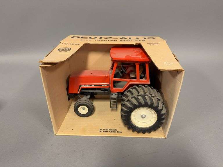 1:16 scale Ertl Deutz-Allis 8030 tractor with cab image
