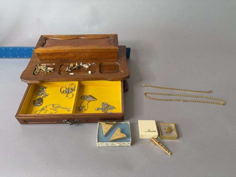 Jewelry box and men’s jewelry, Anson tie tacks, Artisan bracelet and choker image
