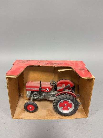 1:16 scale Scale Models Massey-Ferguson 135 tractor image