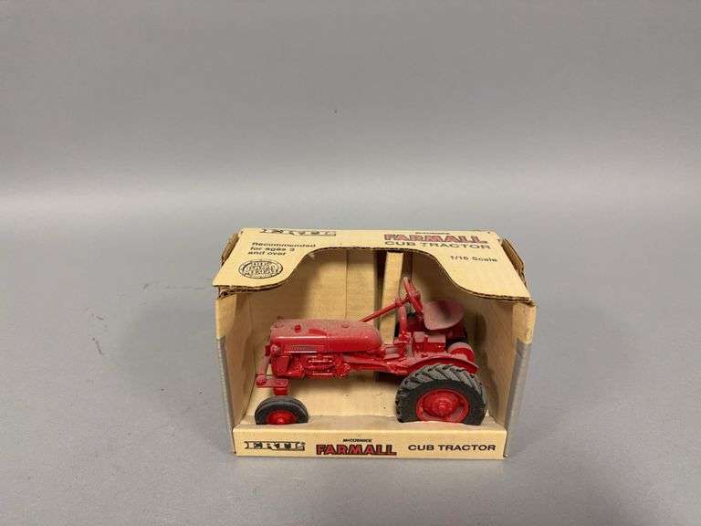 1:16 scale Ertl Farmall Cub tractor image