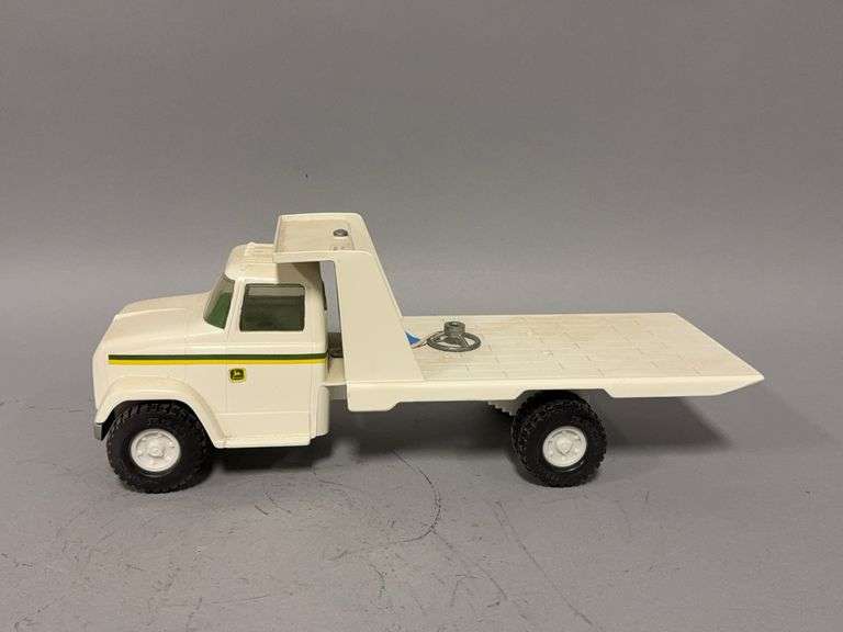 1:16 scale Ertl John Deere Dealer tilt bed truck image