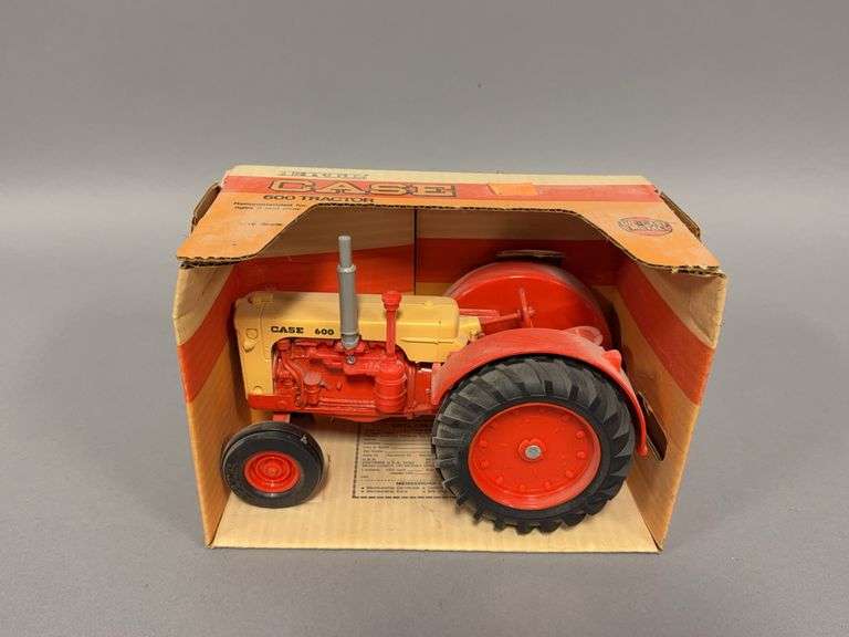 1:16 scale Ertl Case 600 image
