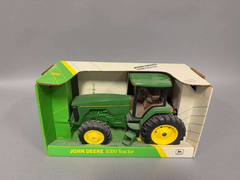 1:16 scale Ertl John Deere 8300 tractor image