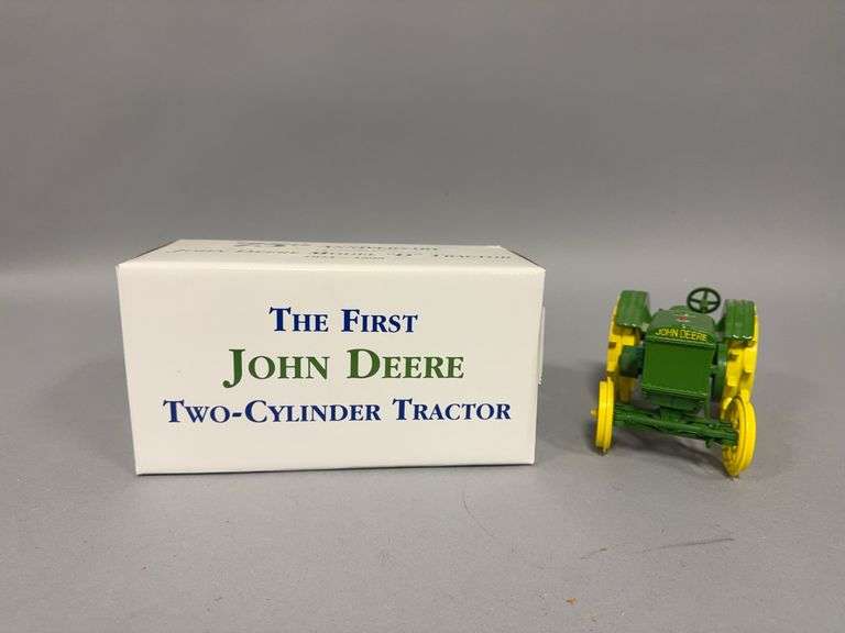 1:16 scale Ertl John Deere Model D tractor The First John Deere Two Cylinder tractor Two Cylinder Expo VIII 1998 image