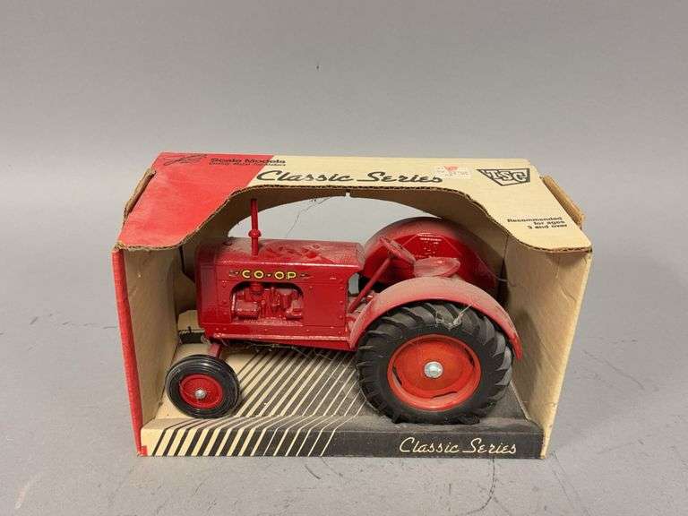 1:16 scale Scale Models Classic Tractor Series CO OP tractor image