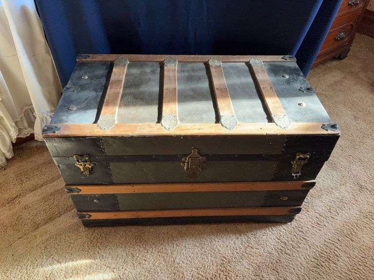 Steamer trunk w/ tray 19D x 34L x 21H image