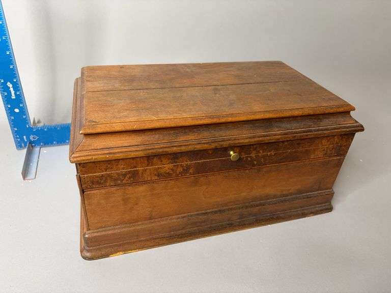 10x16x9H lift top trunk w linens inside image