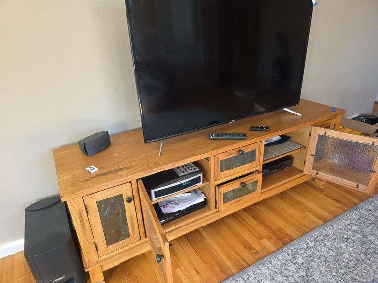 TCL ROKU TV 55", bose home entertainment system, samsung blu-ray disk player.
Panasonic surround sound dvd player, all electronics, check all pictures. No cabinet image
