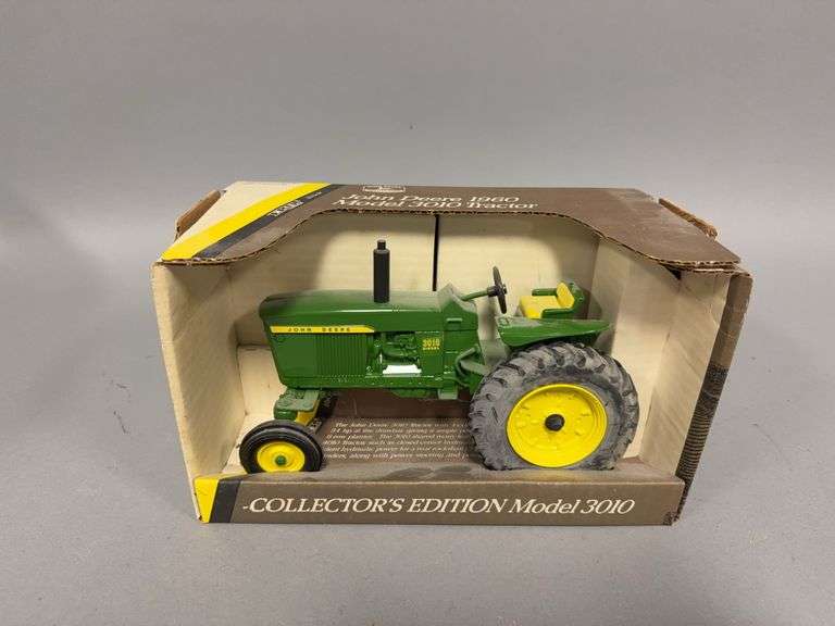 1:16 scale Ertl John Deere 1960 Model 3010 tractor image
