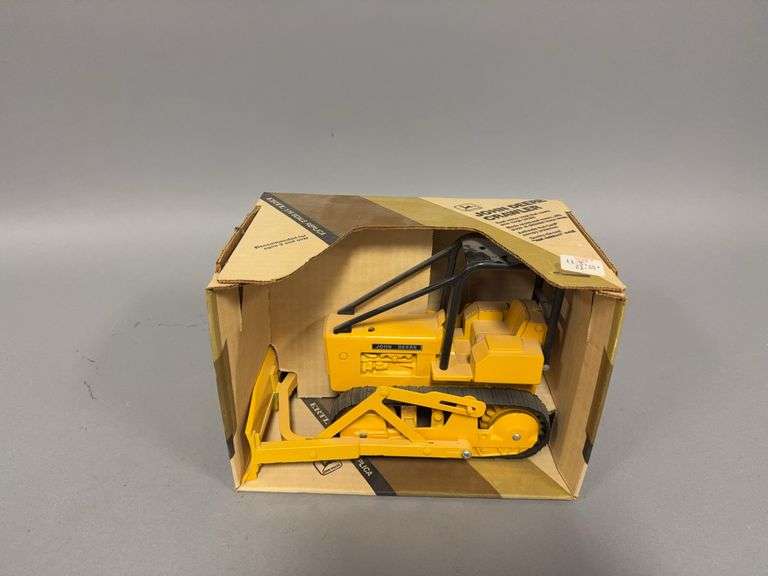 1:16 scale Ertl John Deere crawler image