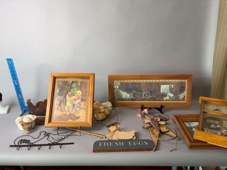 Rooster and hen decor image