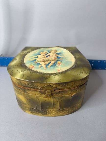 Collar box, see photos for condition image