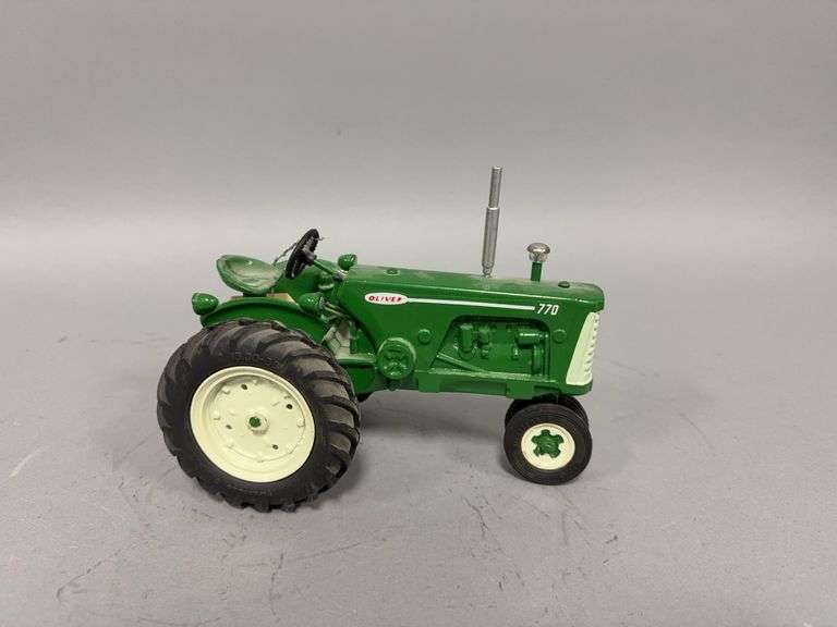 1:16 scale Oliver 770 tractor Coldax FFA Alumni 1990 image