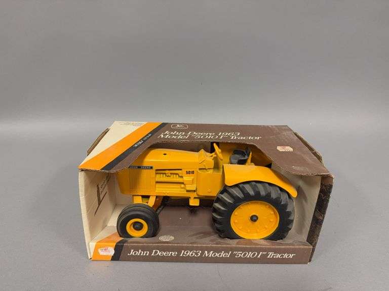 1:16 scale Ertl John Deere 1963 Model 50101 tractor image