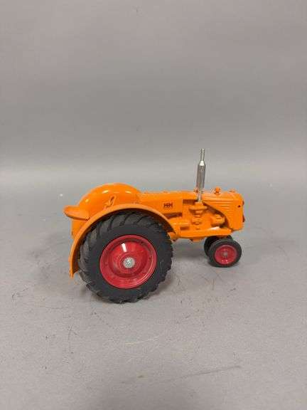 1:16 scale Minneapolis Moline tractor image