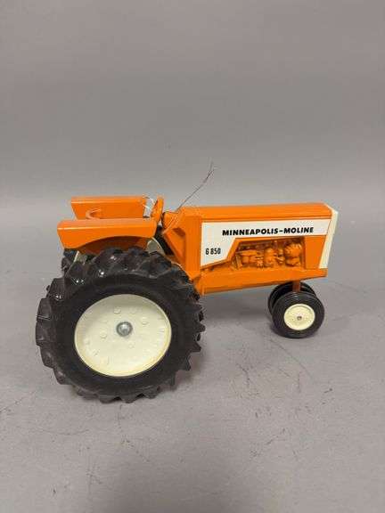 1:16 scale Minneapolis Moline G850 tractor image