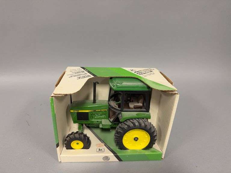 1:16 scale Ertl John Deere 2755 Utility tractor image