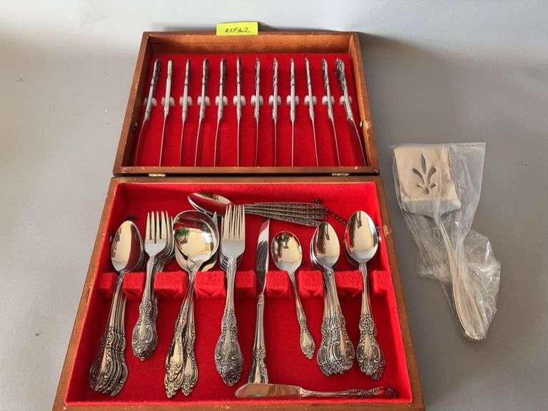 Incomplete set of flatware, Springtime pattern image