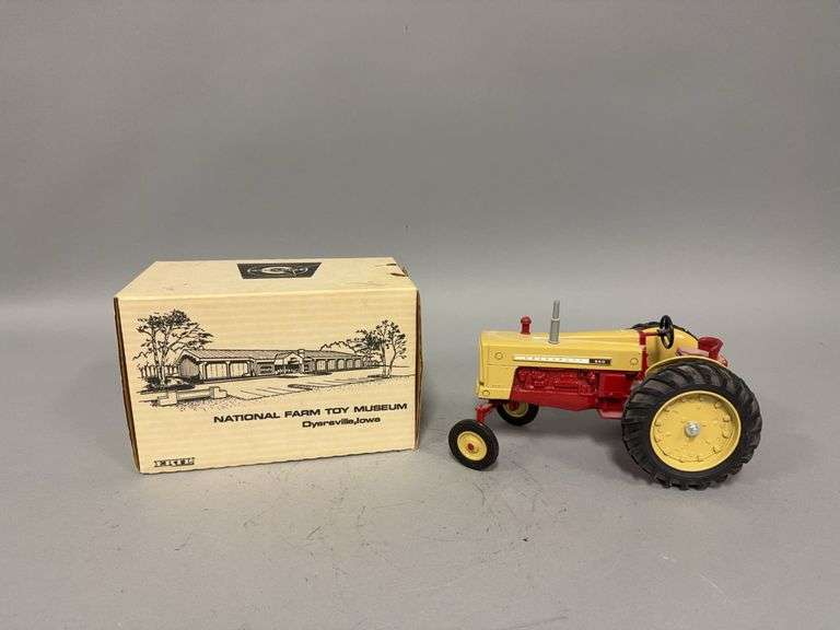 1:16 scale Ertl Cockshutt 560 Diesel National Farm Toy Museum image