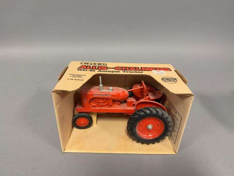 1:16 scale Ertl Allis-Chalmers WD-45 antique tractor image