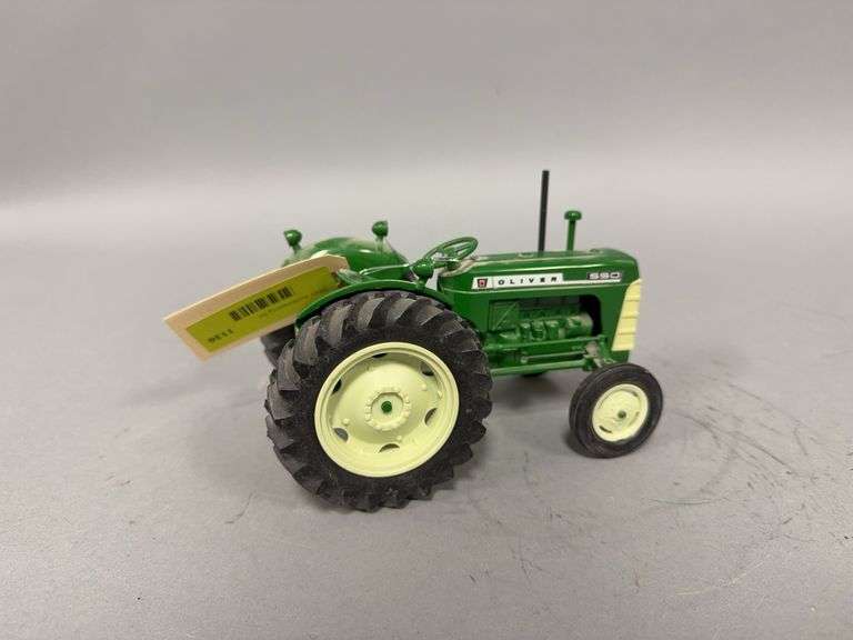 1:16 scale Oliver 550 tractor image