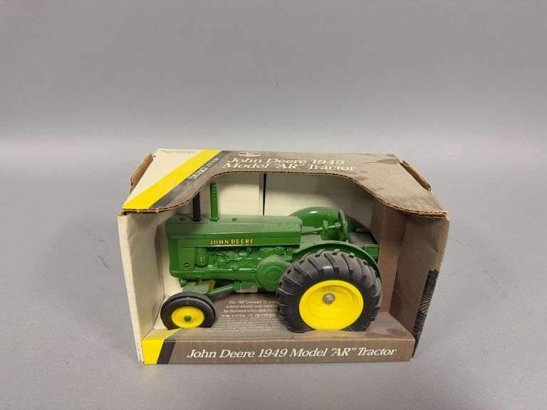 1:16 scale Ertl John Deere 1949 Model AR tractor image