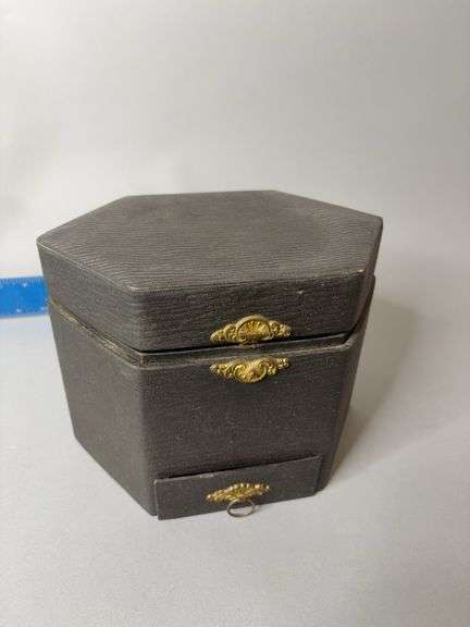 Collar box w drawer includes collars image