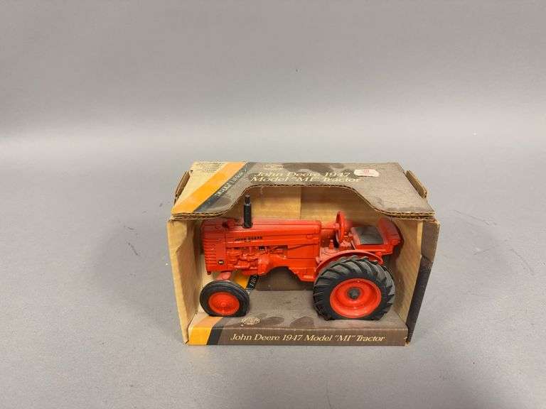 1:16 scale Ertl John Deere 1947 Model MI tractor image